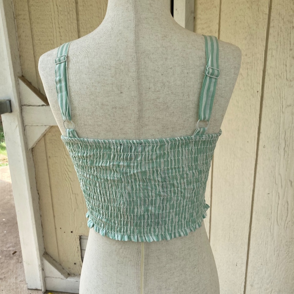 Green crop top - Picture 4 of 11